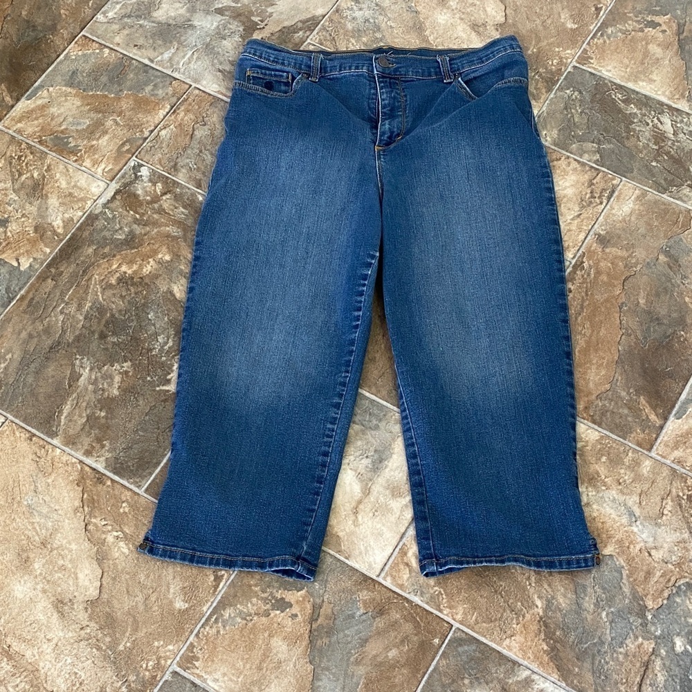 Gloria Vanderbilt Size 12 All-Around Shimming Effect Aman Jean Capri Work & Fun